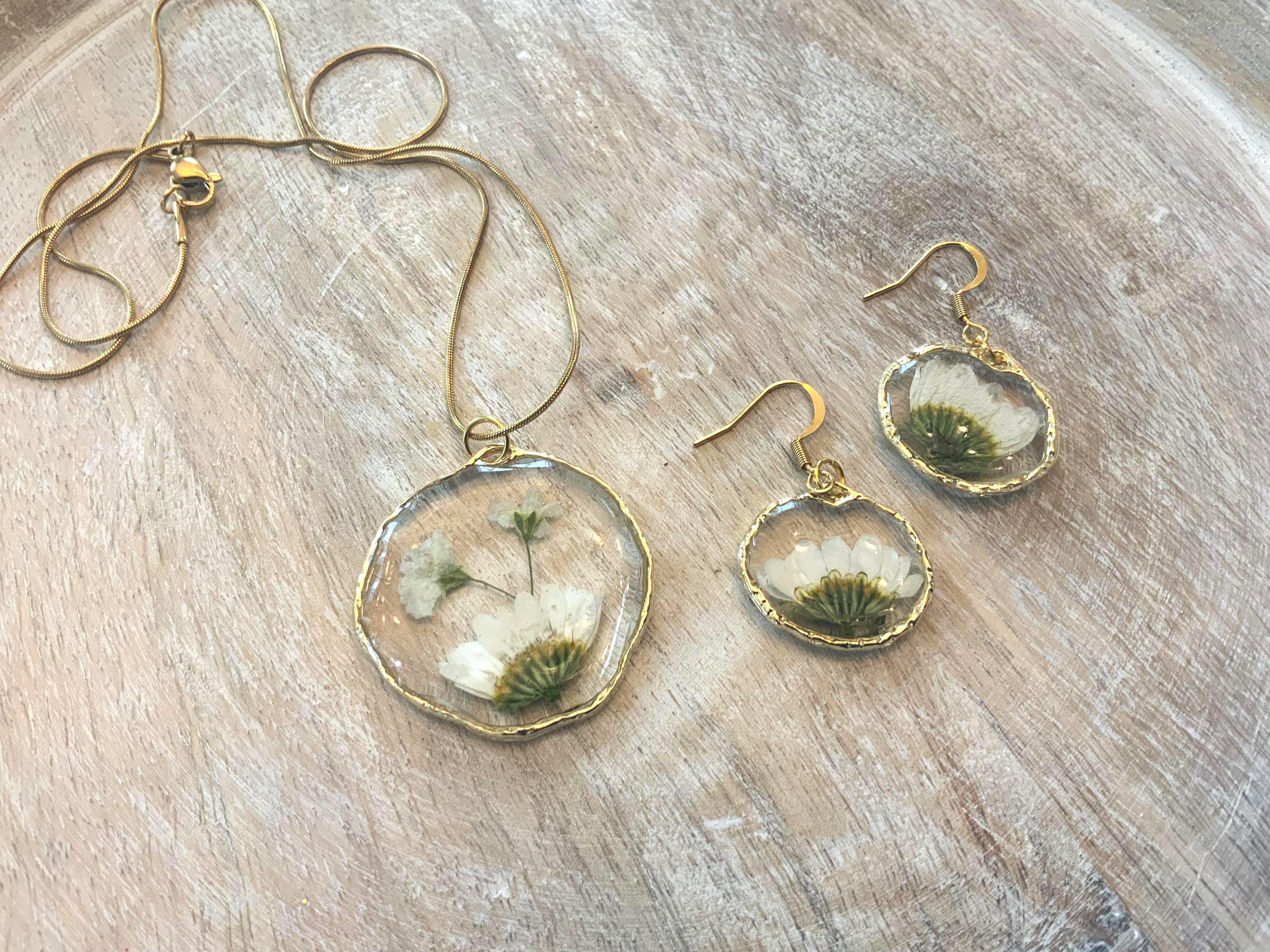 Sweet Daisy Pendant And Earring Set