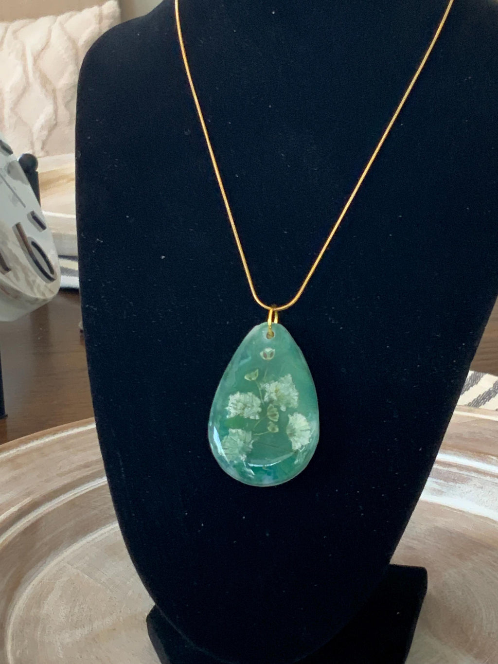 Jade Green Teardrop Pendant Necklace – Resin Flower Jewelry