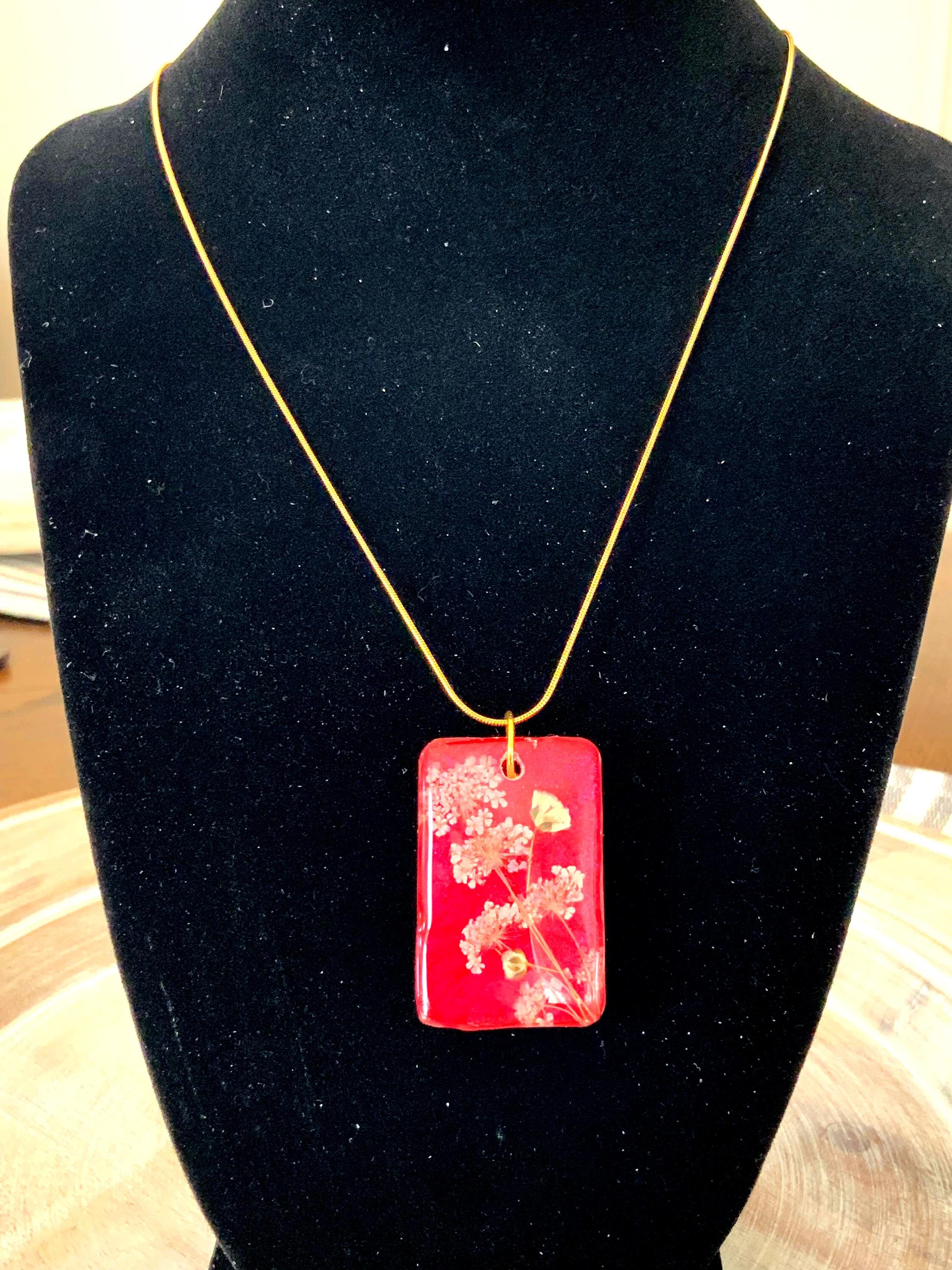 Red Floral Resin Pendant Necklace – Queen Anne's Lace & Baby's Breath