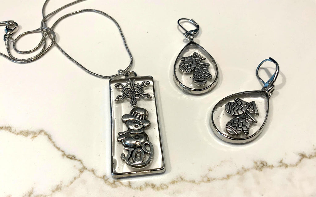 Handmade Resin Winter Pendant & Earring Set – Holiday Jewelry Gift