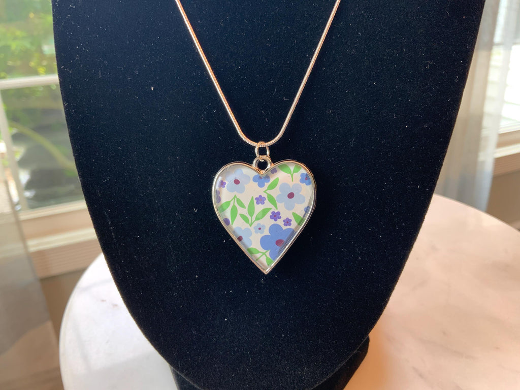 Handmade Resin Heart Necklace – Pressed Flower & Leaf Design