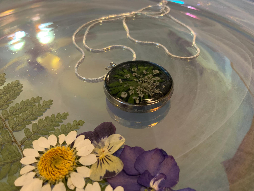 Queen Ann’s Lace Round Pendant