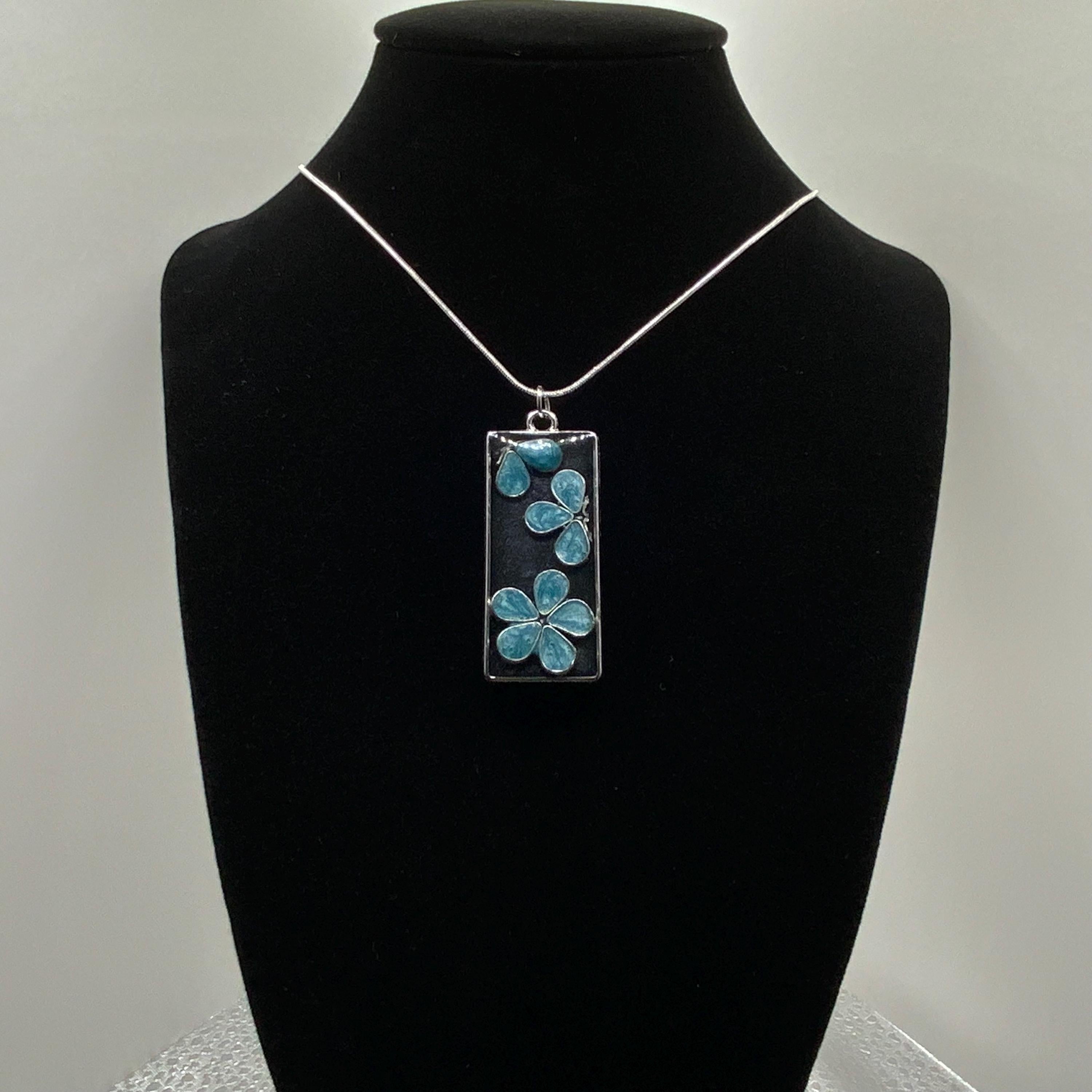 Blue Bar Daisy Pendant