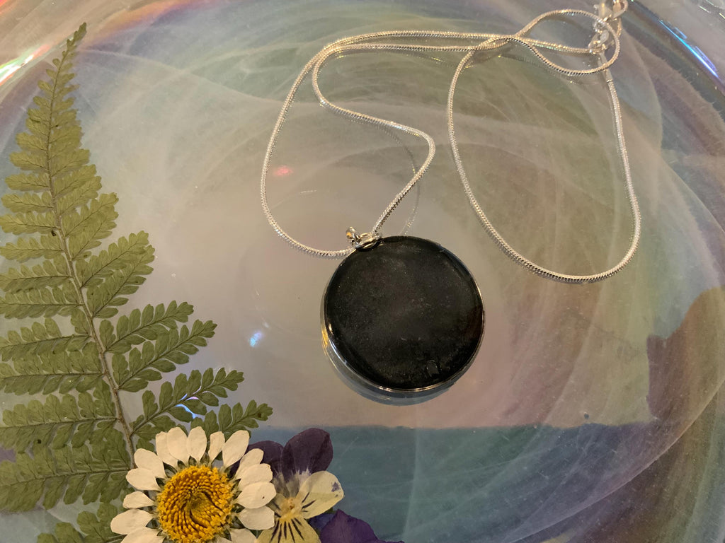 Queen Ann’s Lace Round Pendant