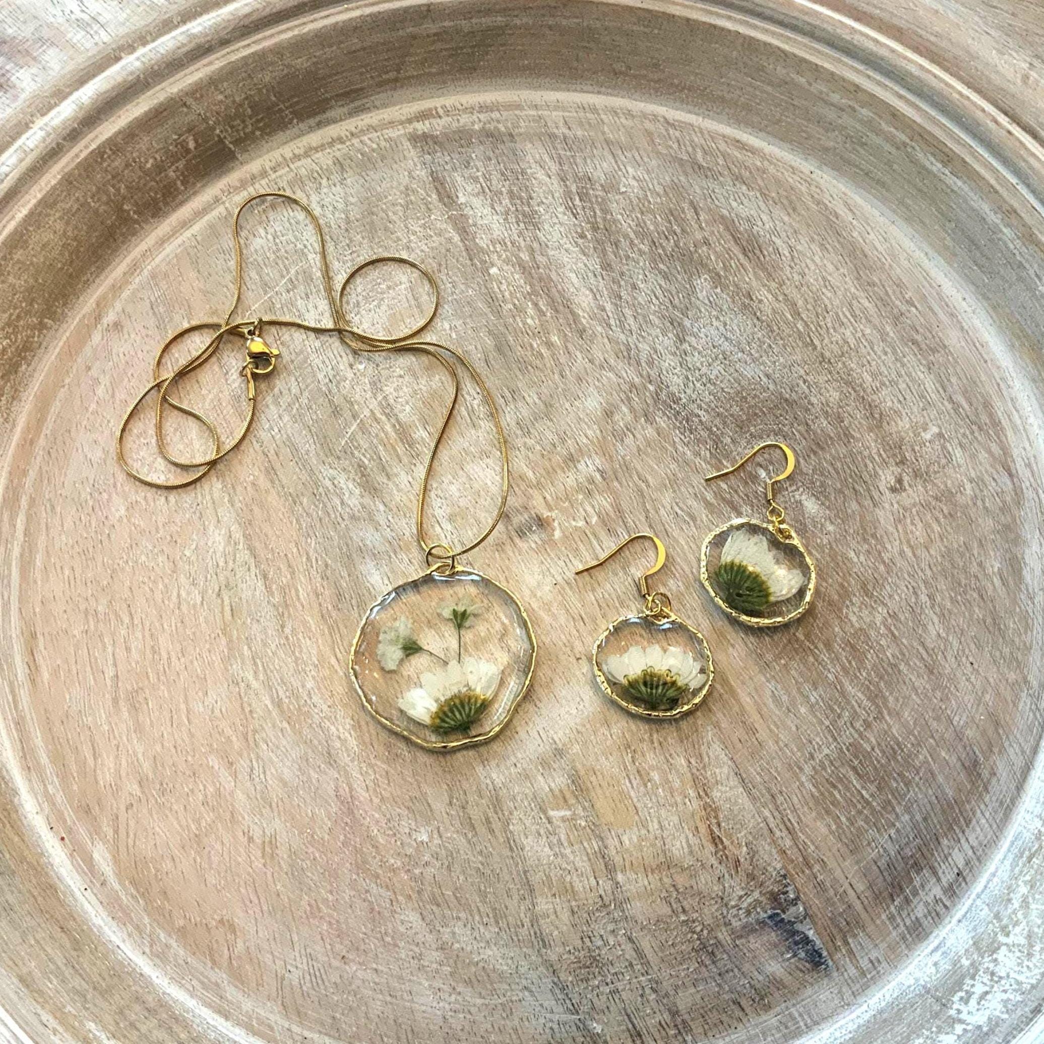 Sweet Daisy Pendant And Earring Set