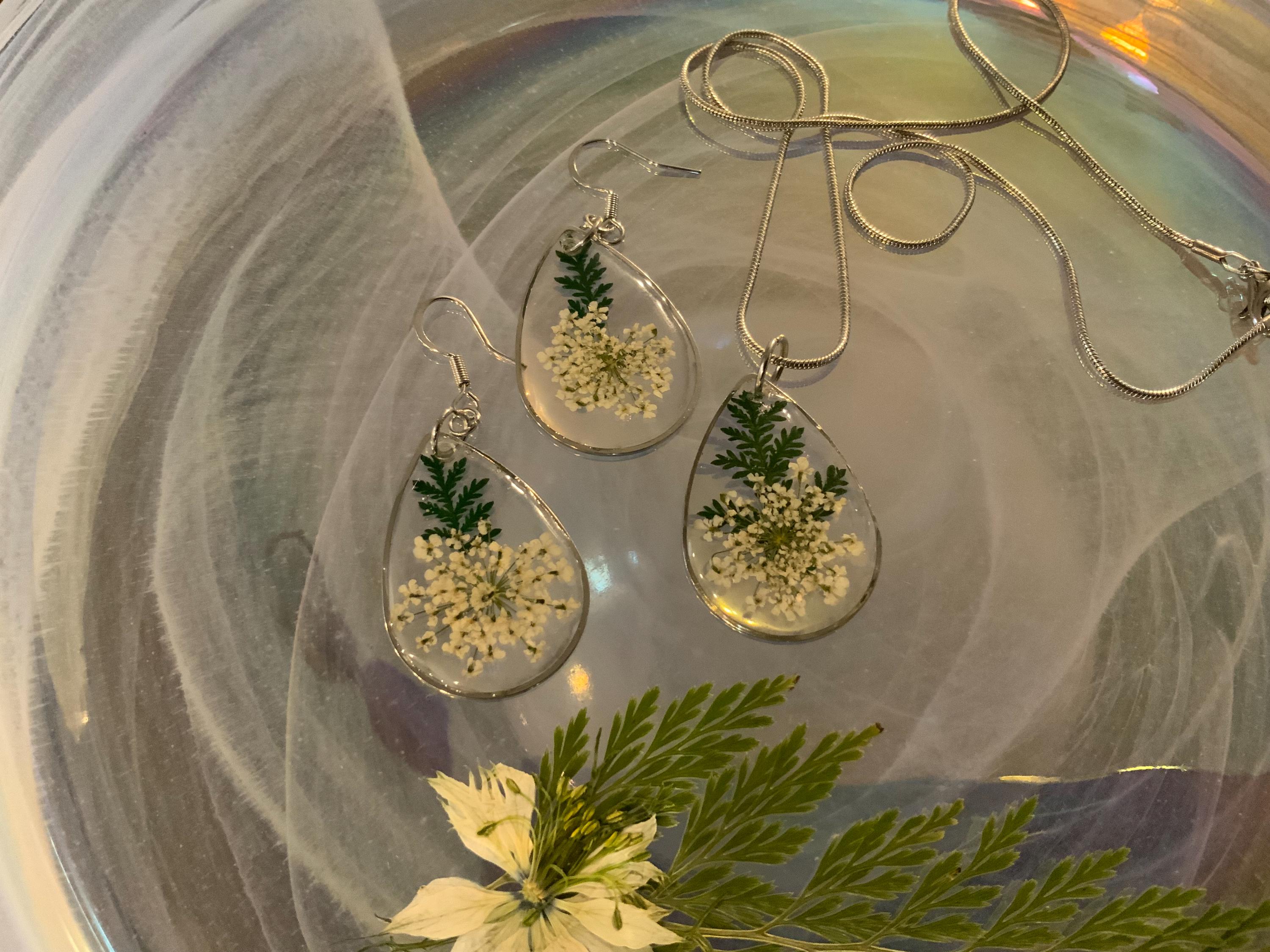 Queen Ann’s Lace Silver Tear Drop Necklace Earring Set
