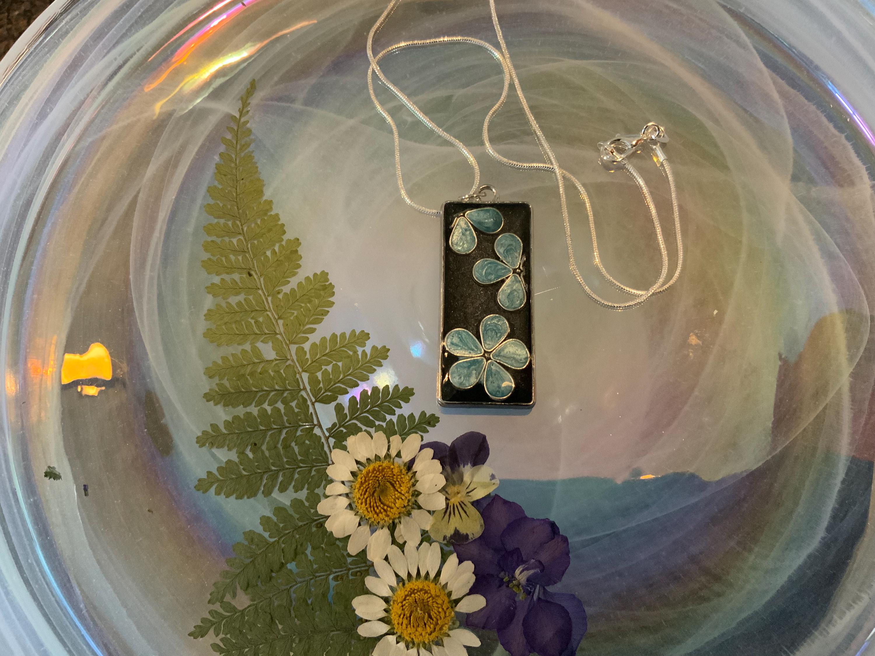 Blue Bar Daisy Pendant