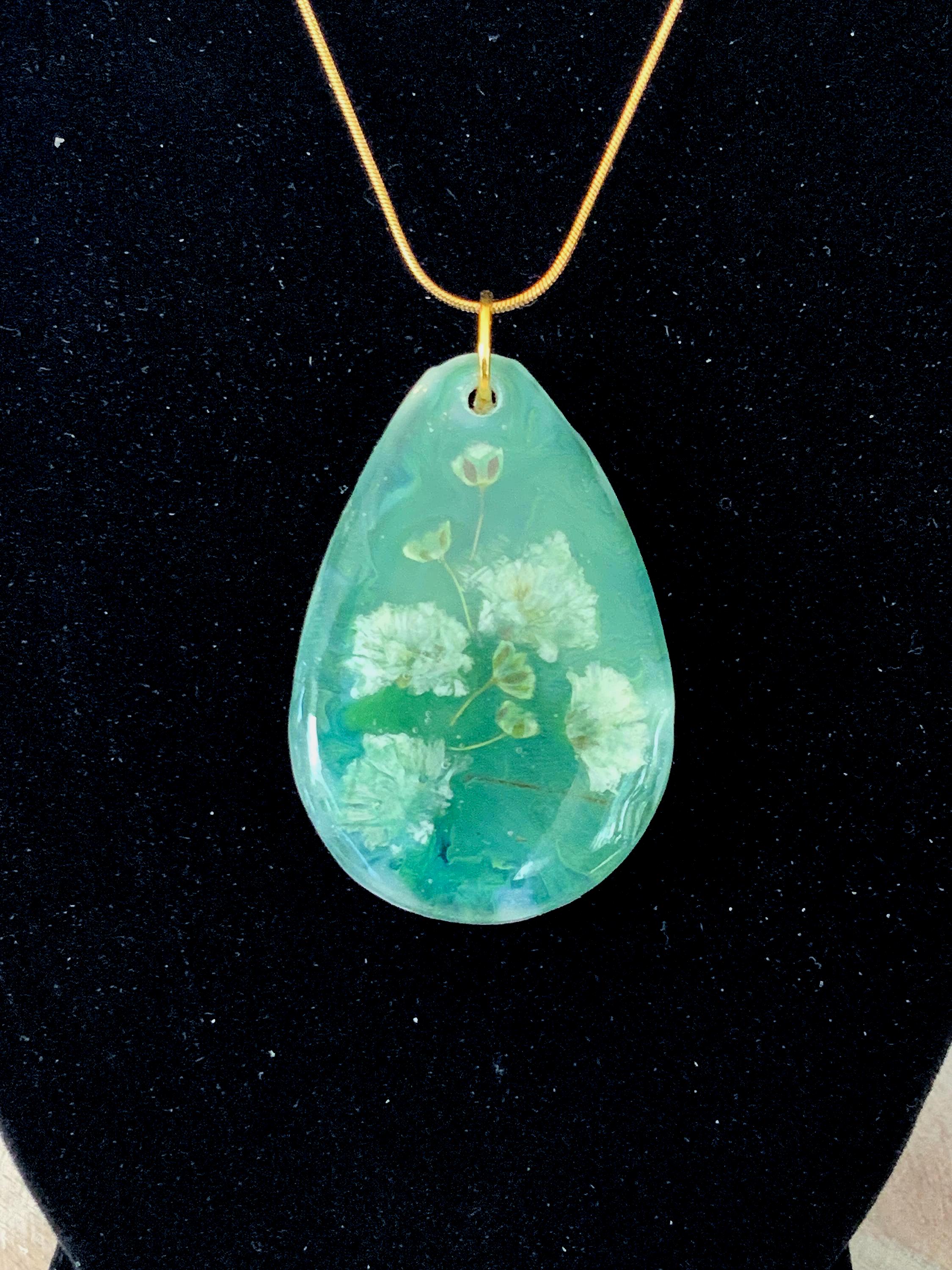 Jade Green Teardrop Pendant Necklace – Resin Flower Jewelry