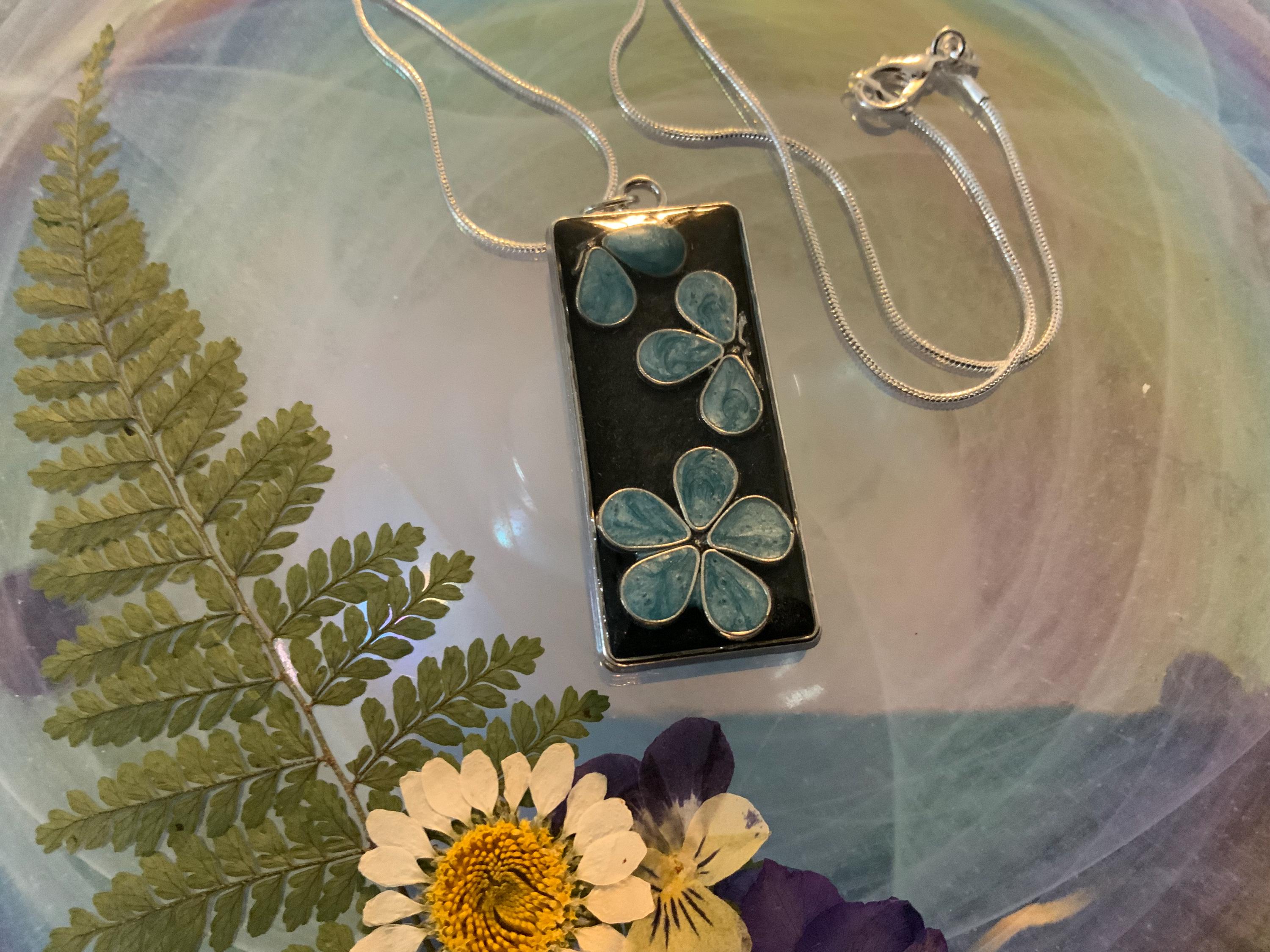 Blue Bar Daisy Pendant