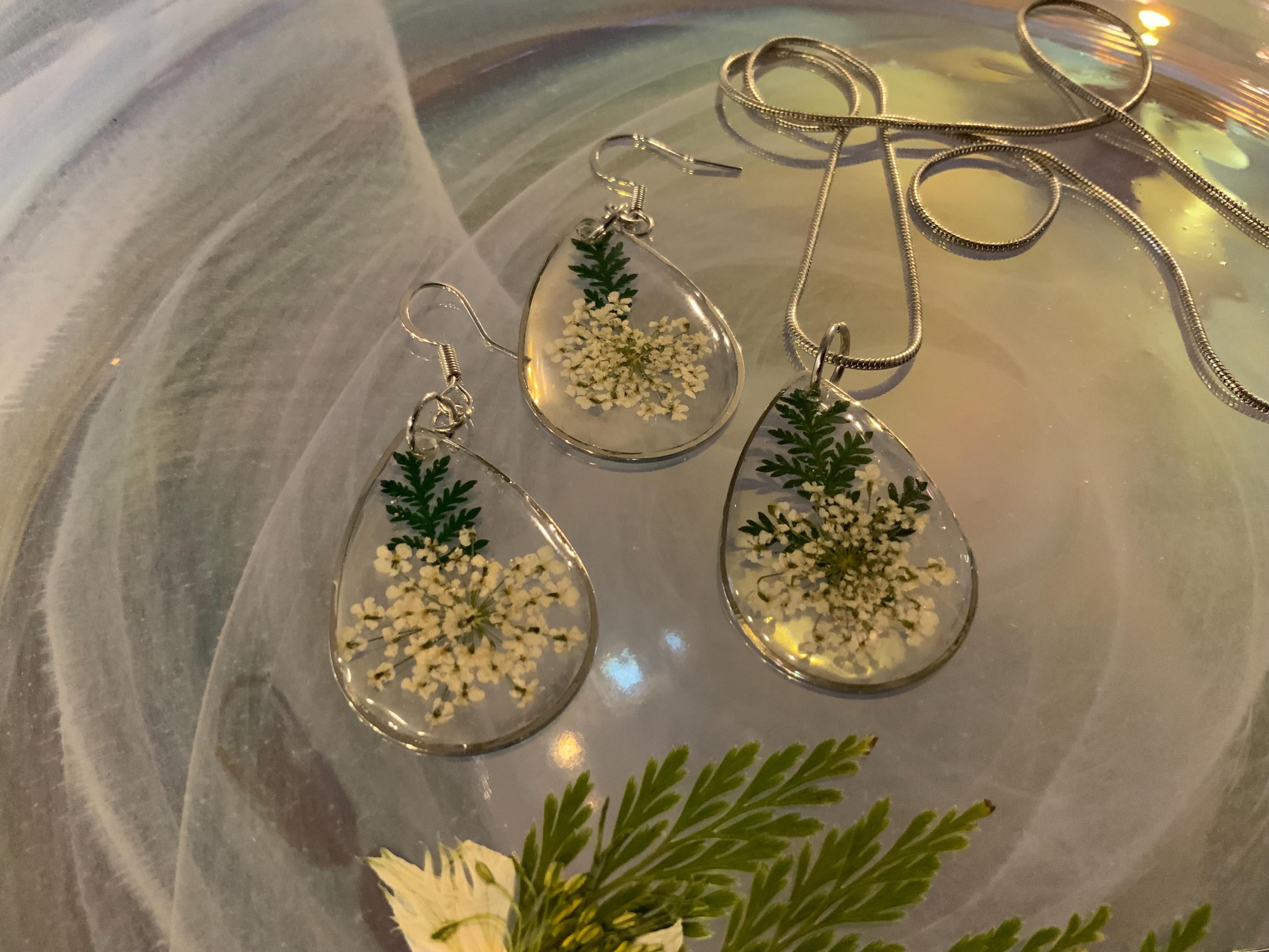 Queen Ann’s Lace Silver Tear Drop Necklace Earring Set