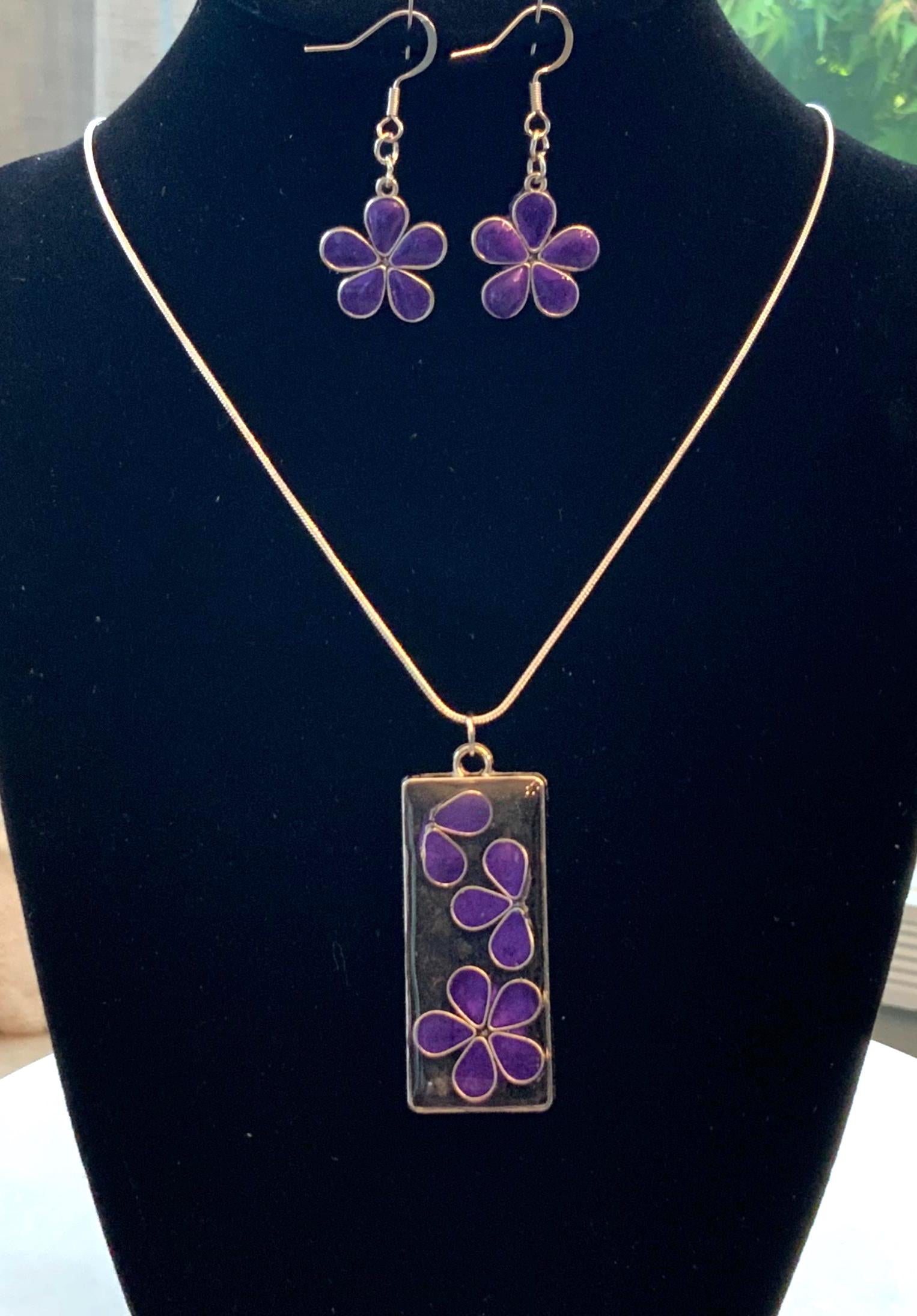 Handmade Daisy Resin Earring and Pendant Jewelry Set — Floral Gift