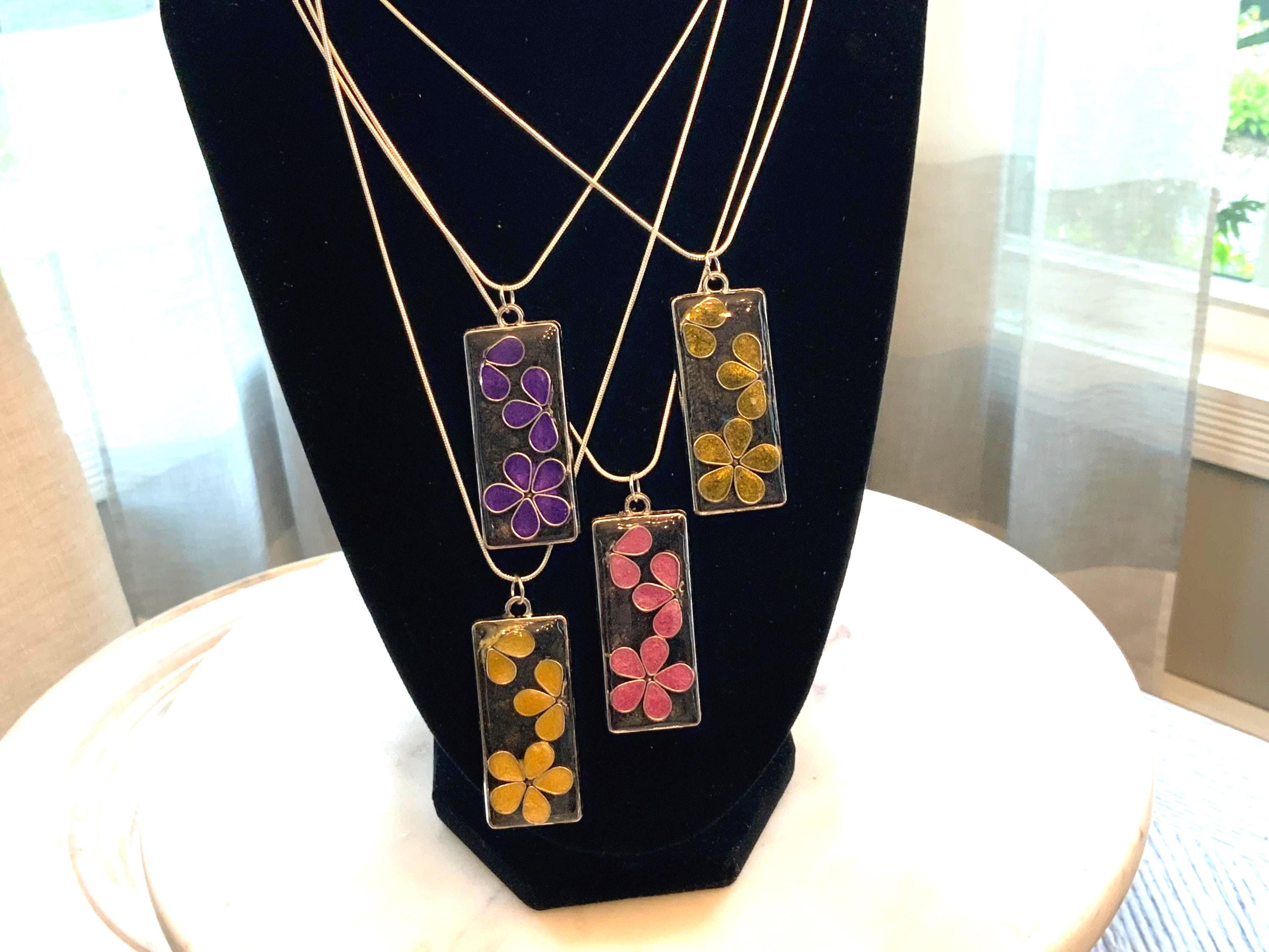 Handmade Daisy Resin Earring and Pendant Jewelry Set — Floral Gift