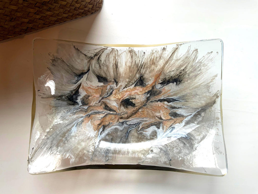 Handmade Resin Multi-Use Dish – Modern Swirl Design