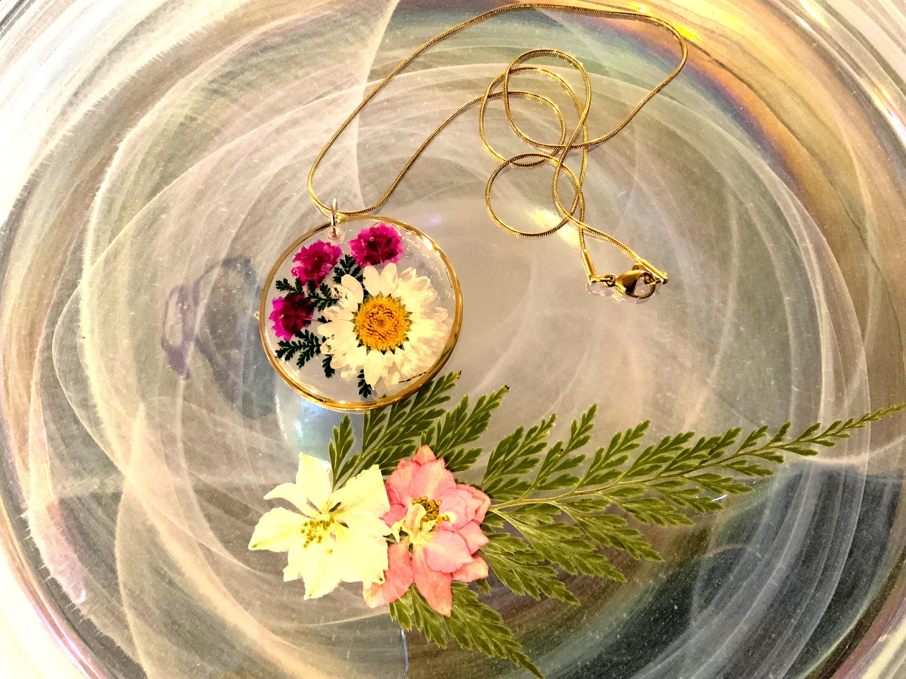 Daisy and Hot Pink Pressed Flower Round Pendant