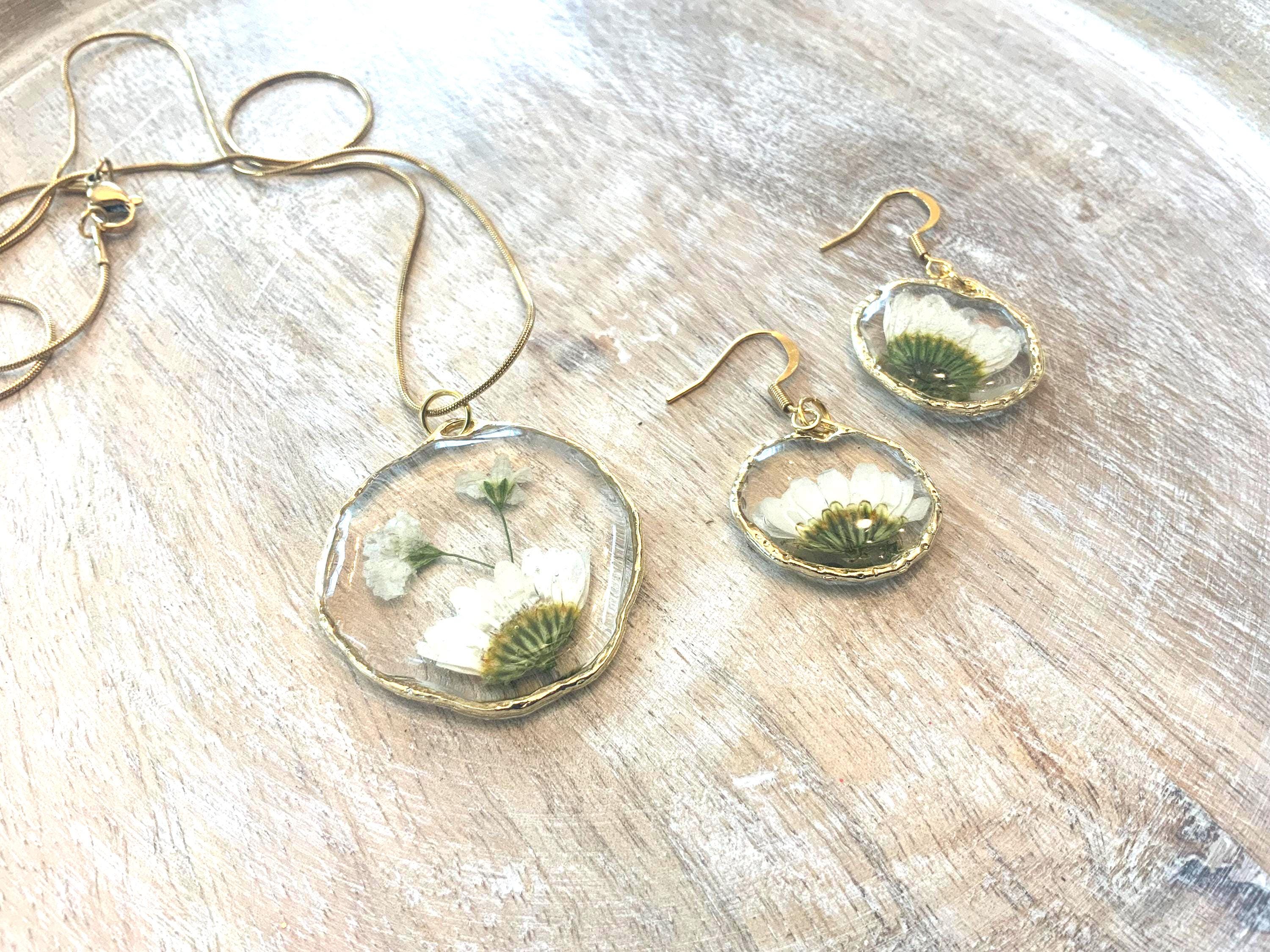 Sweet Daisy Pendant And Earring Set