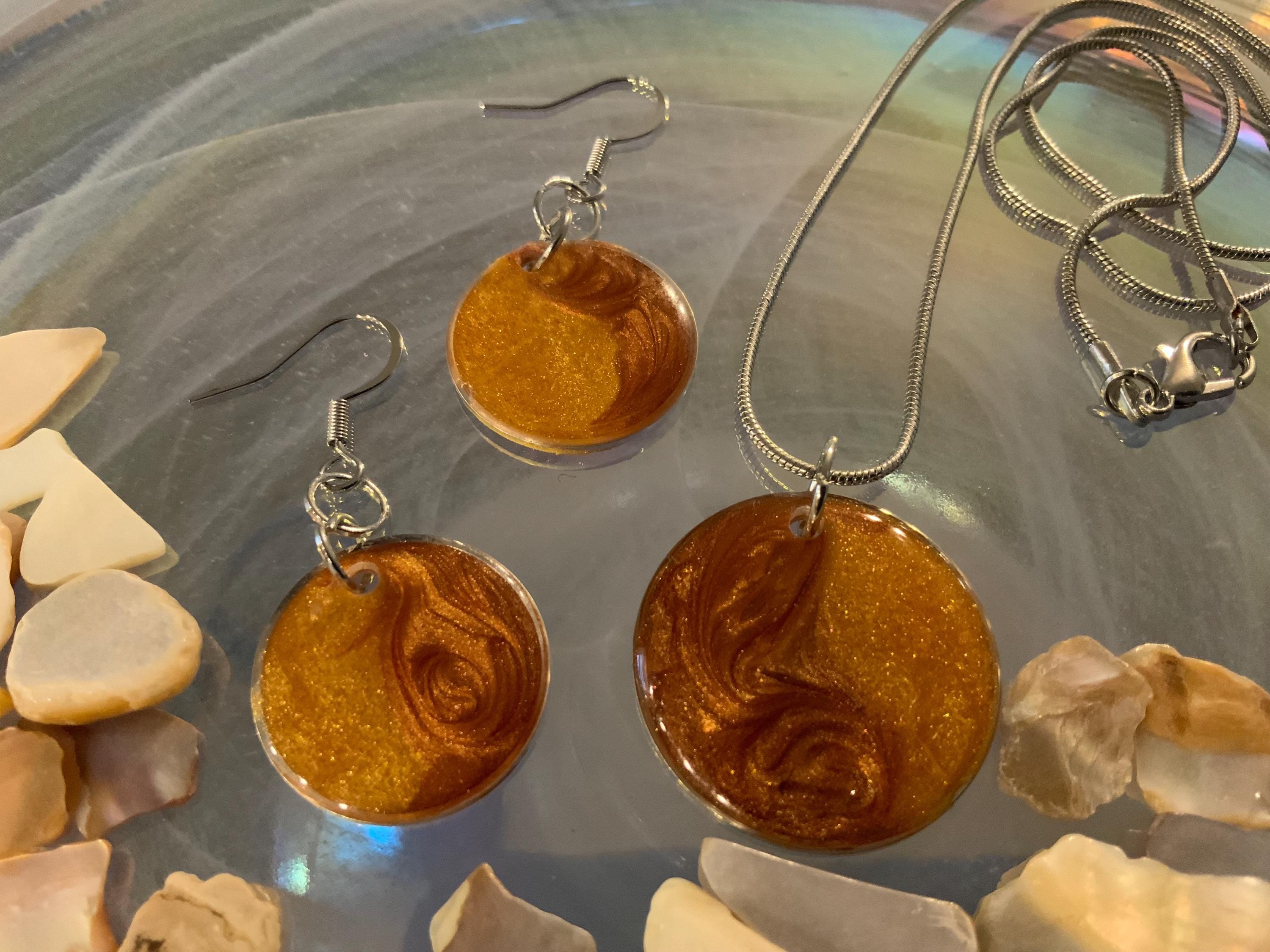 Golden Brown Swirl Round Silver Pendant Earring Set