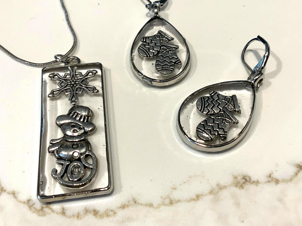 Handmade Resin Winter Pendant & Earring Set – Holiday Jewelry Gift