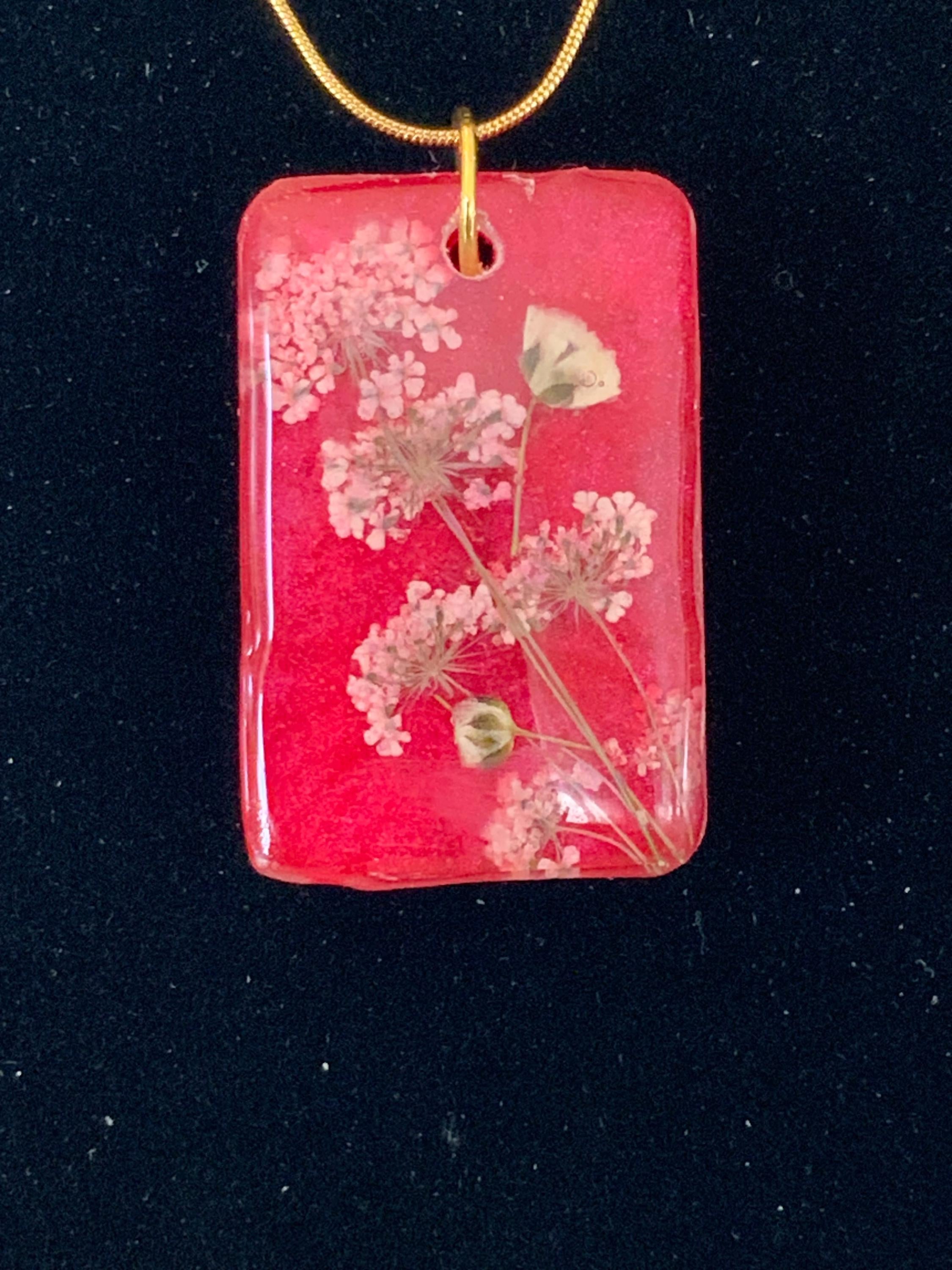 Red Floral Resin Pendant Necklace – Queen Anne's Lace & Baby's Breath