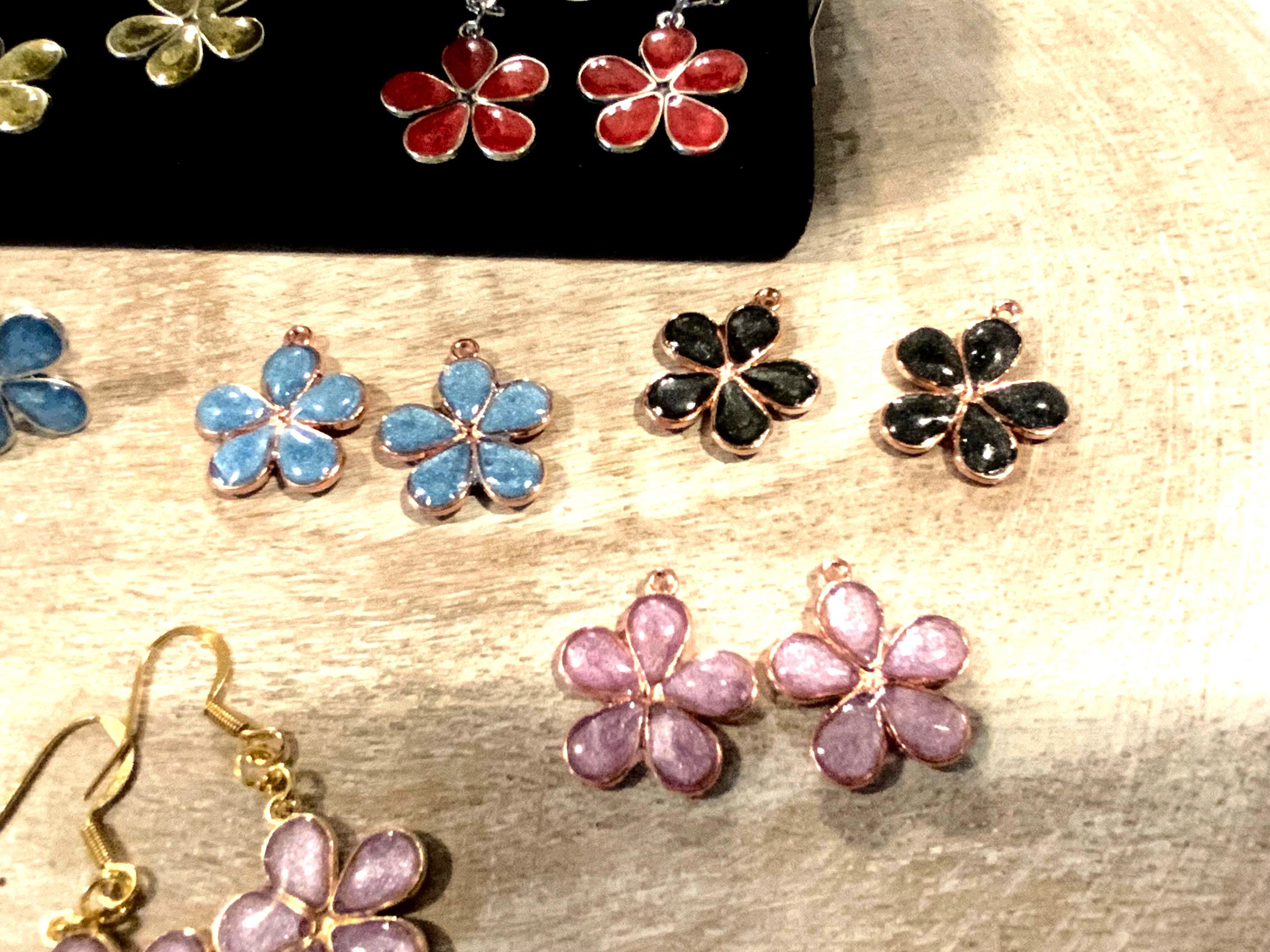 Handmade Resin Daisy Earrings – Floral Drop Earrings, Gift for Her