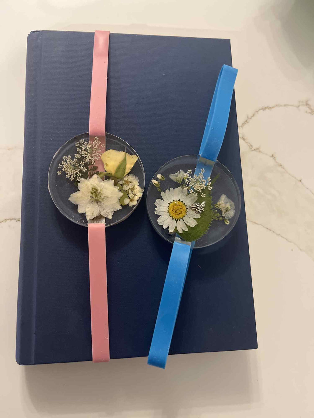 Handmade Pressed Flower Resin Bookmark Band – Floral Book Marker Gift for Book Lovers