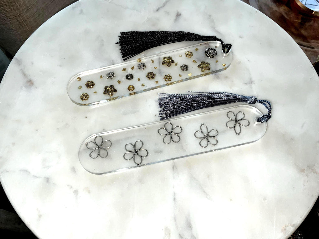 Handmade Resin Bookmark – Metallic Swirl Design