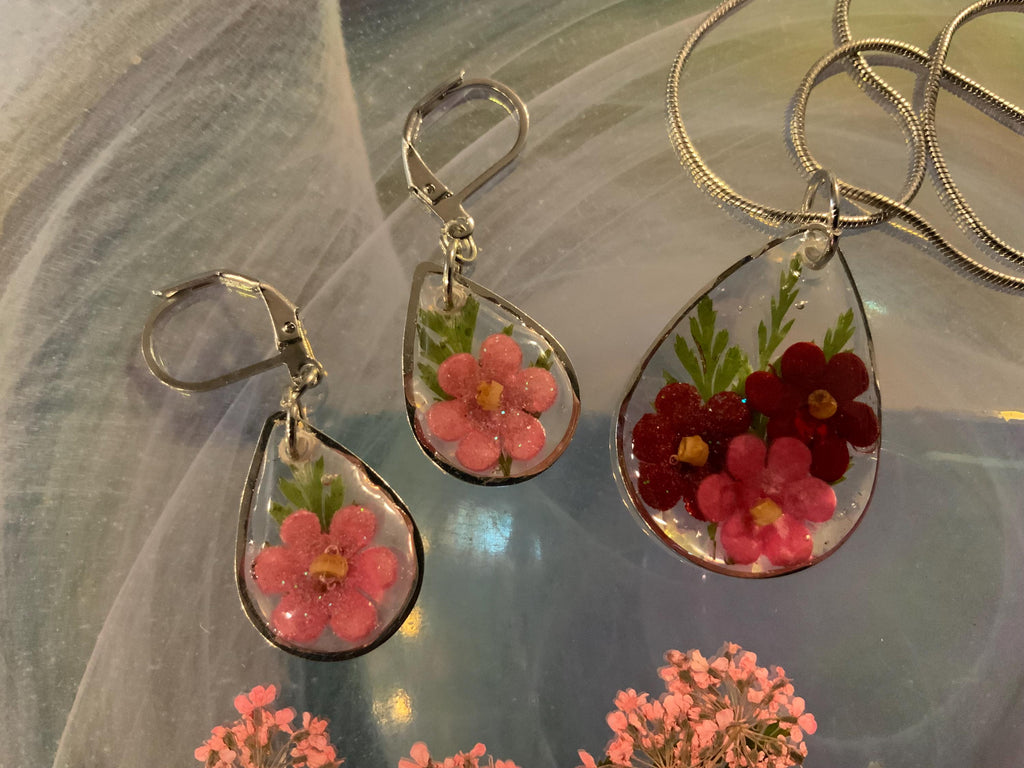 Red Floral Teardrop Pendant Earring Set