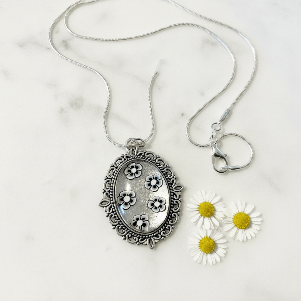 Antique-Style Daisy Resin Pendant Necklace – Handmade Floral Jewelry - The Glossy Gift Shop