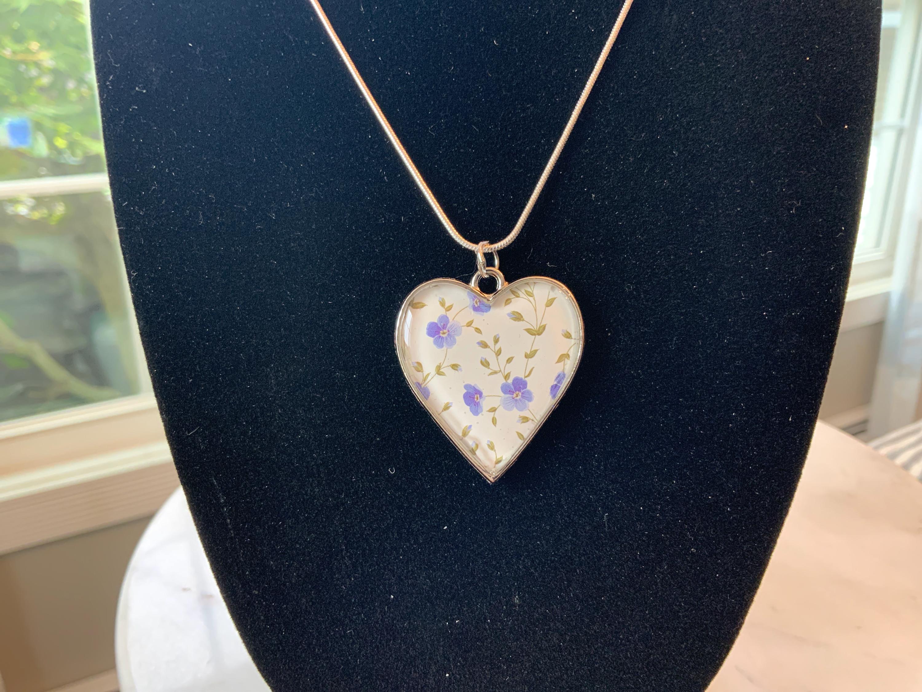 Handmade Resin Heart Necklace – Pressed Flower & Leaf Design