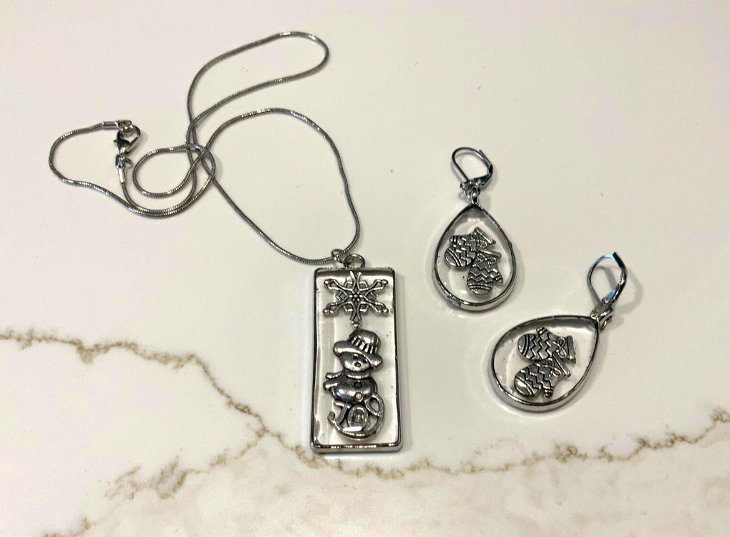 Handmade Resin Winter Pendant & Earring Set – Holiday Jewelry Gift