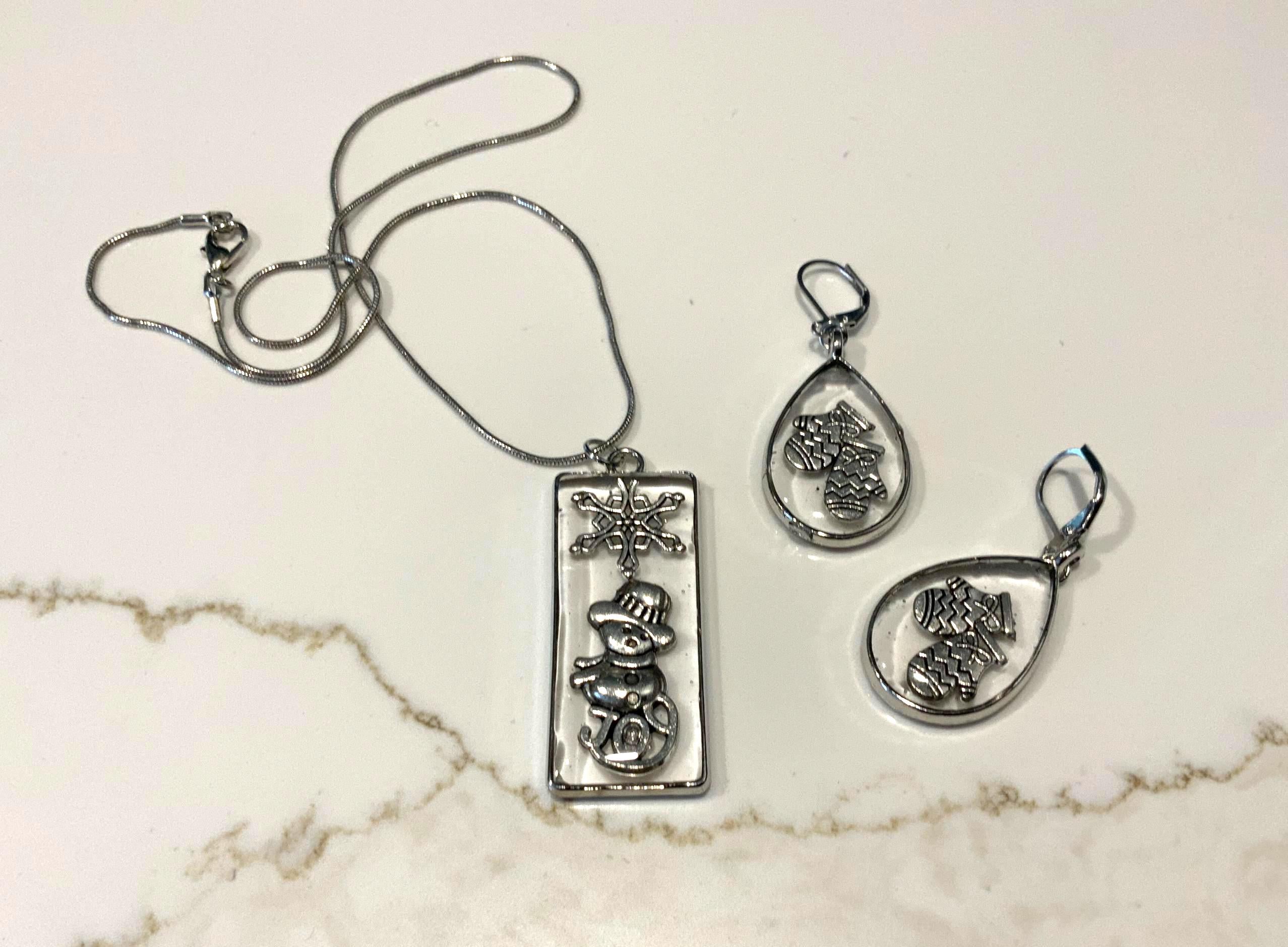 Handmade Resin Winter Pendant & Earring Set – Holiday Jewelry Gift