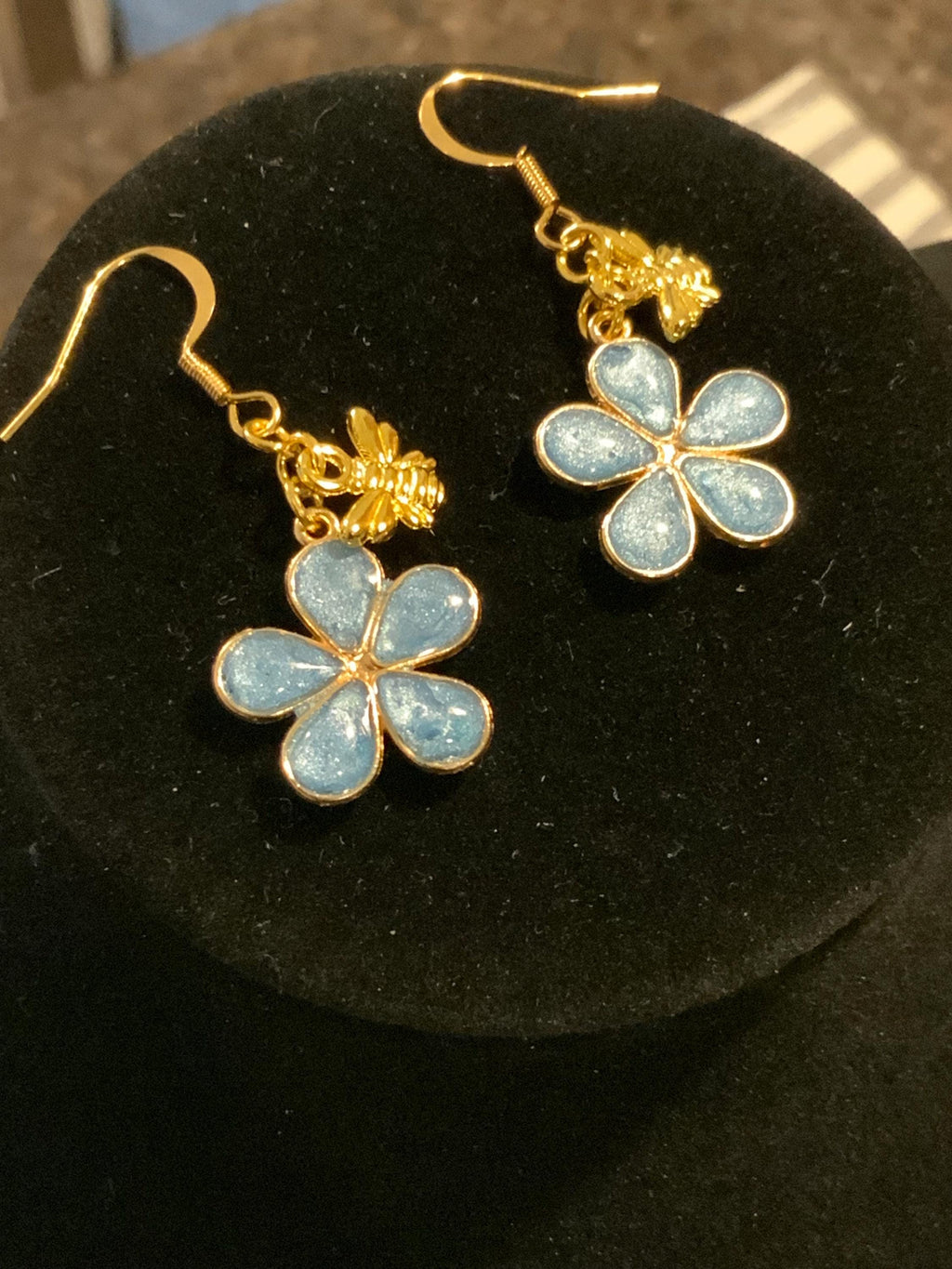Handmade Resin Daisy Charm Earrings – Floral Jewelry, Gift for Her