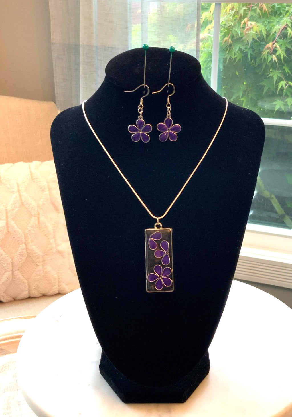 Handmade Daisy Resin Earring and Pendant Jewelry Set — Floral Gift