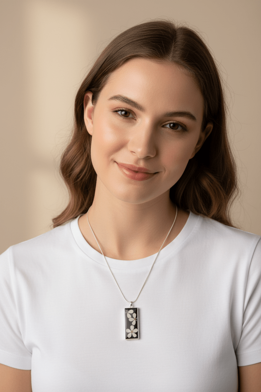 Daisy Resin Bar Necklace – Colorful Floral Pendant - The Glossy Gift Shop