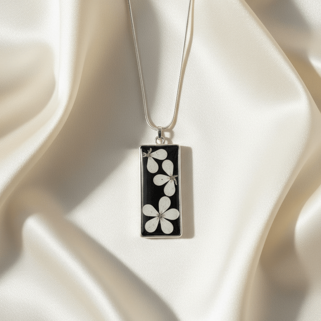 Daisy Resin Bar Necklace – Colorful Floral Pendant - The Glossy Gift Shop