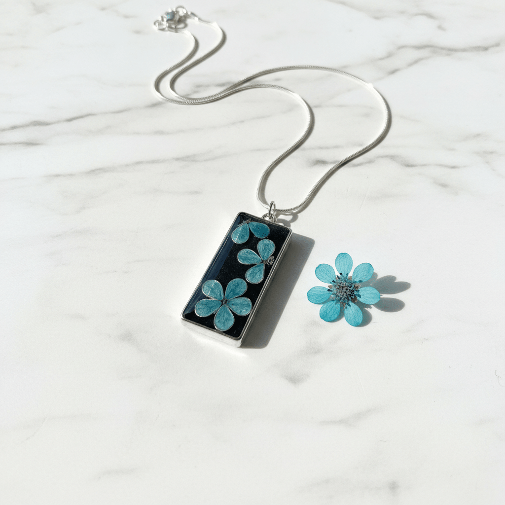 Daisy Resin Bar Necklace – Colorful Floral Pendant - The Glossy Gift Shop