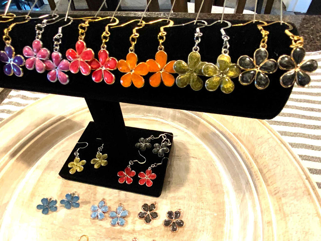 Daisy Resin Drop Earrings – Handmade Floral Dangles - The Glossy Gift Shop
