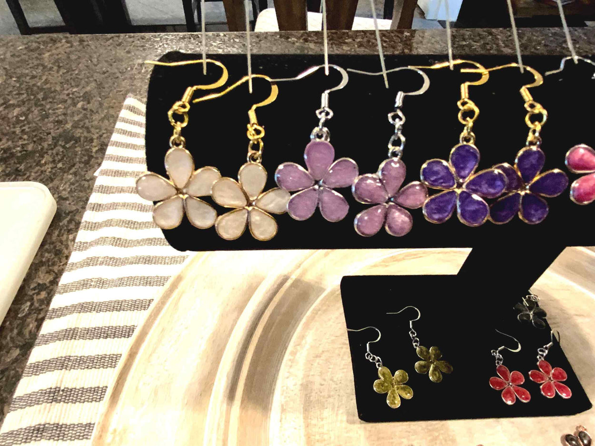 Daisy Resin Drop Earrings – Handmade Floral Dangles - The Glossy Gift Shop