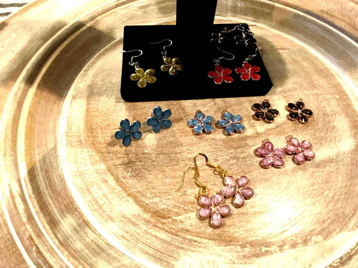 Daisy Resin Drop Earrings – Handmade Floral Dangles - The Glossy Gift Shop