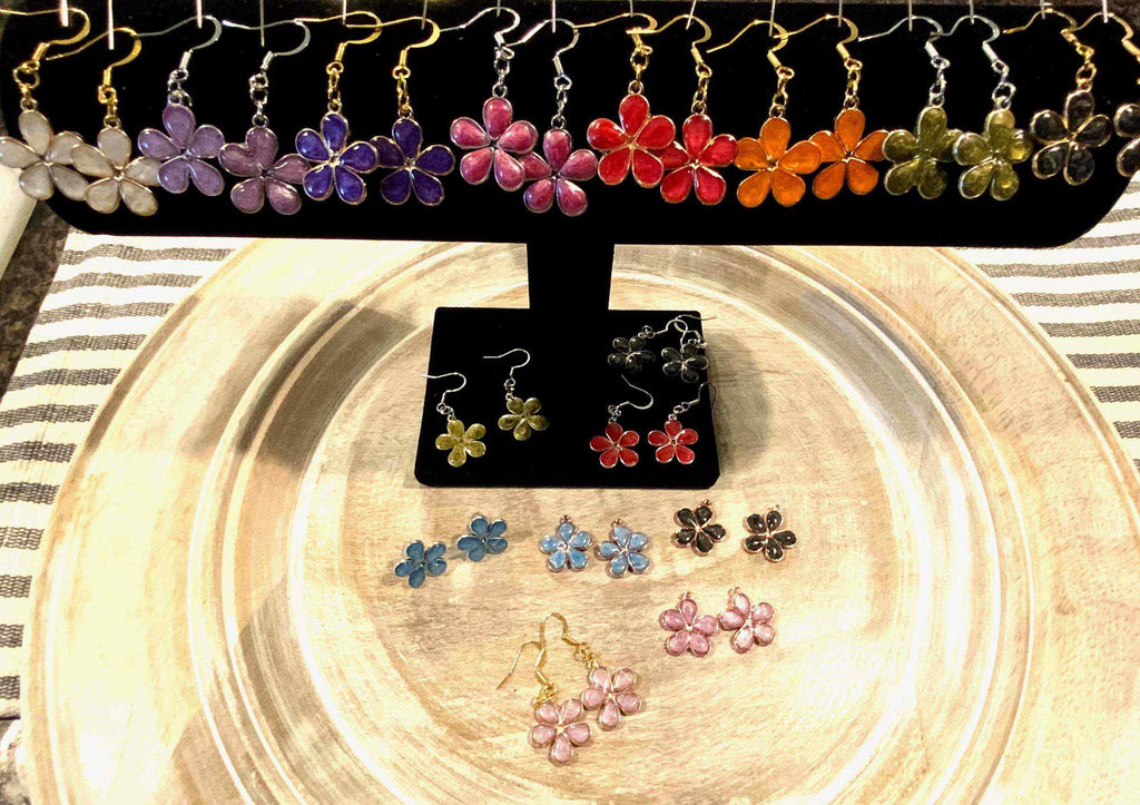Daisy Resin Drop Earrings – Handmade Floral Dangles - The Glossy Gift Shop