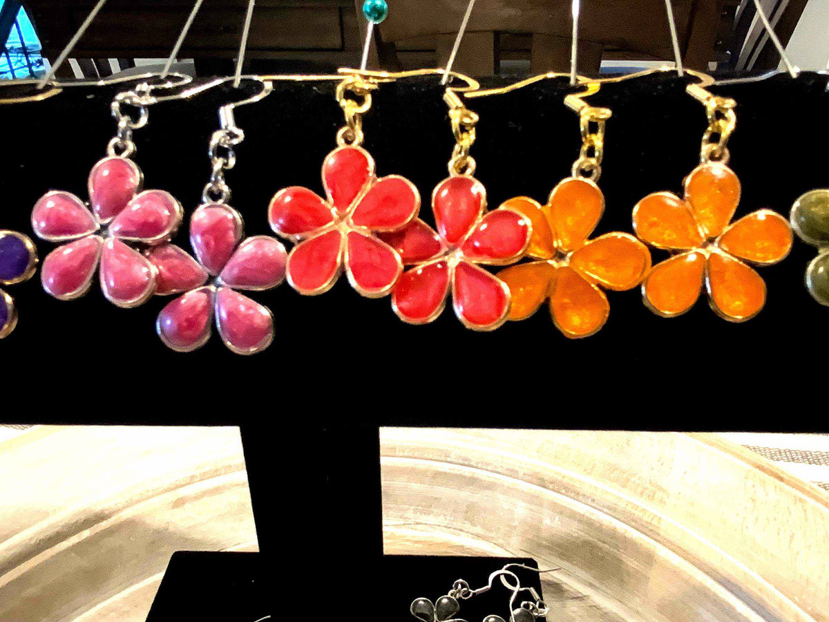 Daisy Resin Drop Earrings – Handmade Floral Dangles - The Glossy Gift Shop