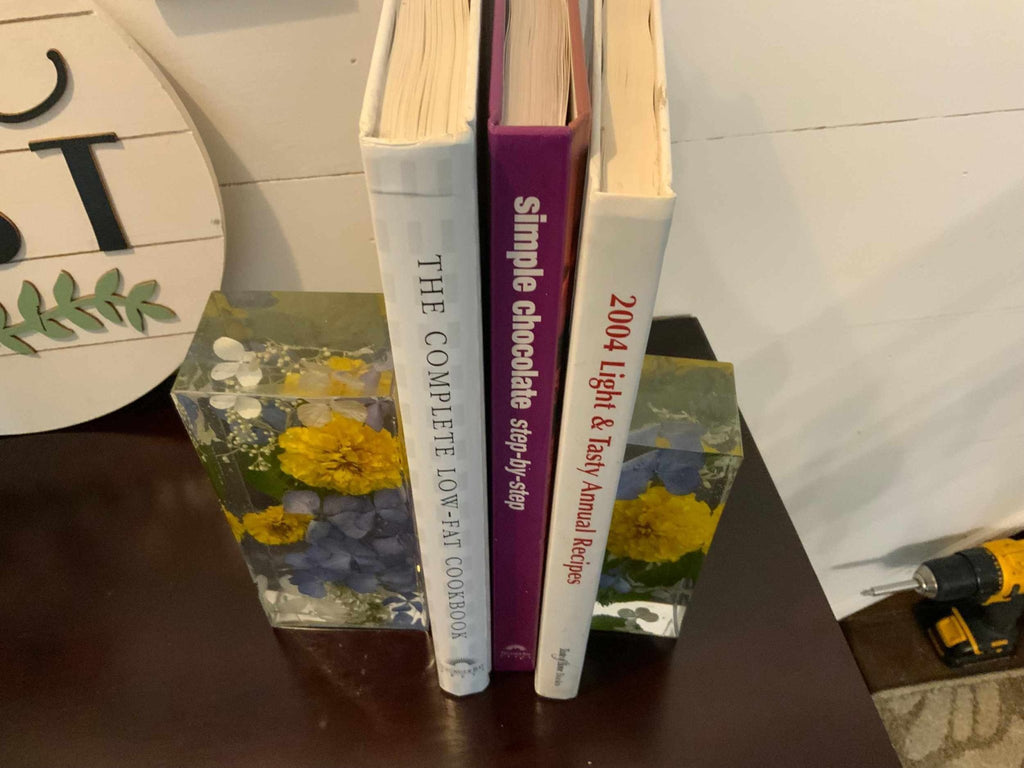 Floral Resin Bookends – Handmade Decorative Bookshelf Pair - The Glossy Gift Shop