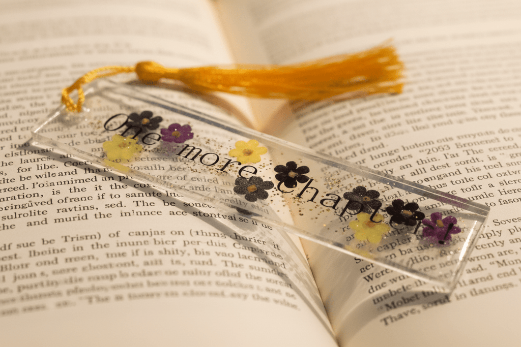 "Just One More Chapter" Resin Bookmark – Book Lover Gift - The Glossy Gift Shop