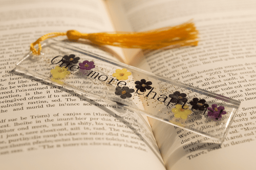"Just One More Chapter" Resin Bookmark – Book Lover Gift - The Glossy Gift Shop