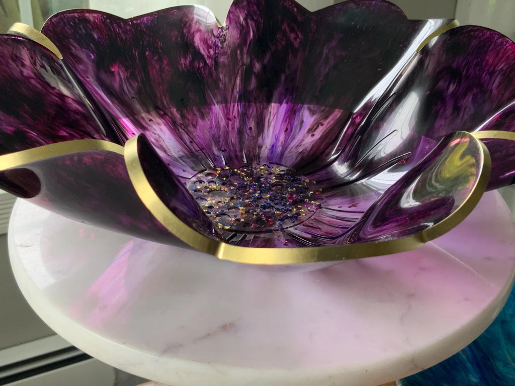 Amethyst Bowl: Gold Rim Decorative Centerpiece