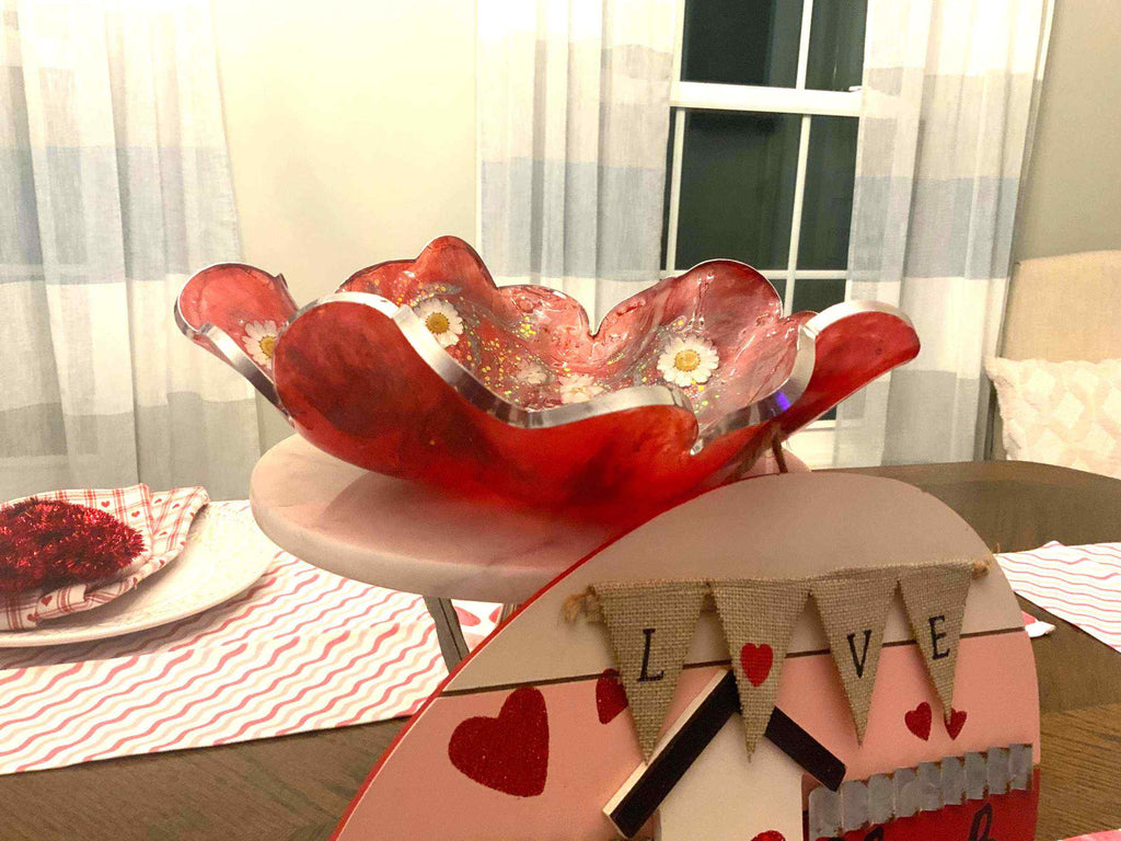 Valentine’s Day Daisy Resin Bowl – Red, White & Silver Decor - The Glossy Gift Shop