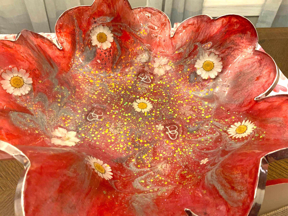Valentine’s Day Daisy Resin Bowl – Red, White & Silver Decor - The Glossy Gift Shop