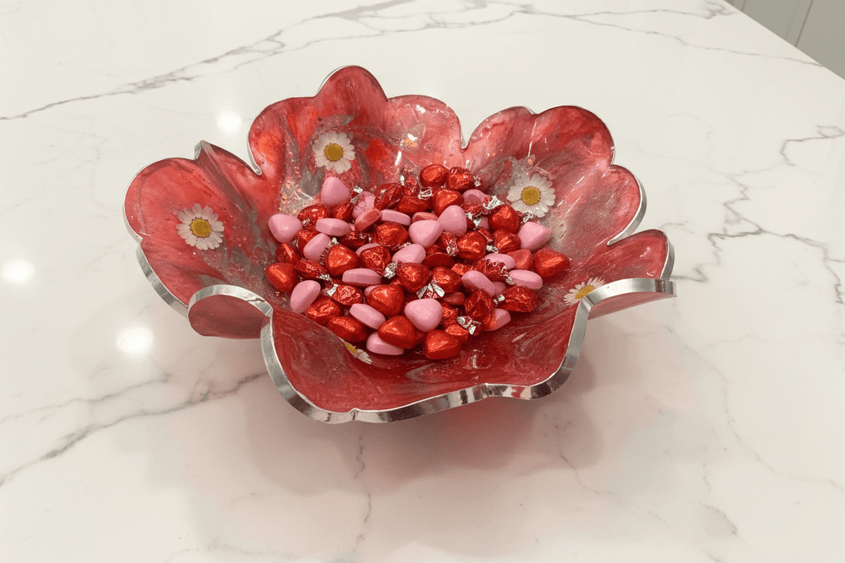 Valentine’s Day Daisy Resin Bowl – Red, White & Silver Decor - The Glossy Gift Shop